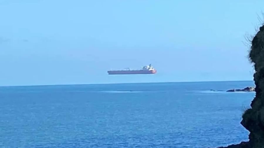 Barco flutuando Entenda essa ilusão de óptica